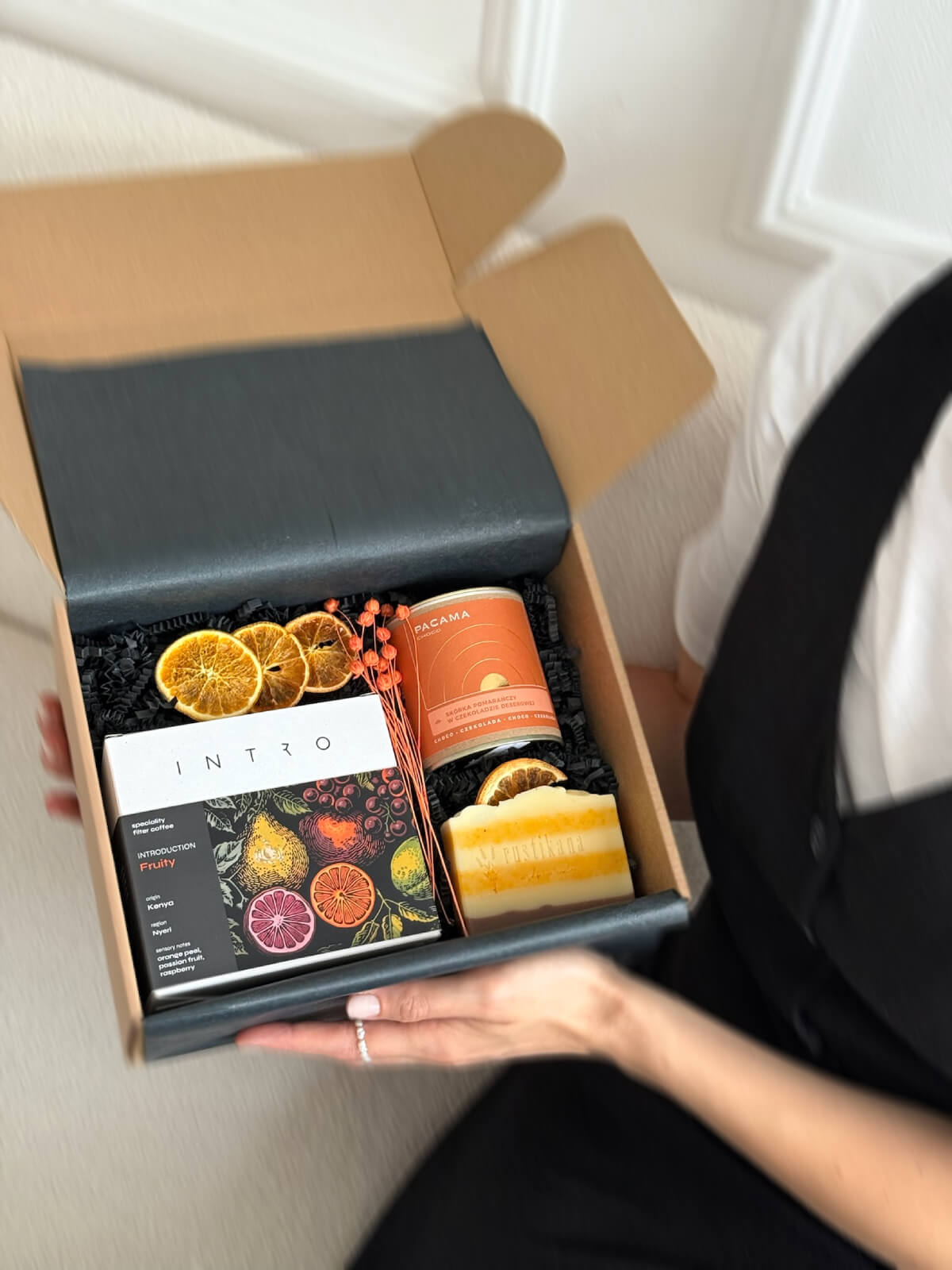 Na zdjęciu jest prezent świąteczny "Świąteczne pomarańcze"