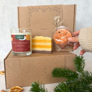Na zdjęciu jest prezent świąteczny "Świąteczne pomarańcze"