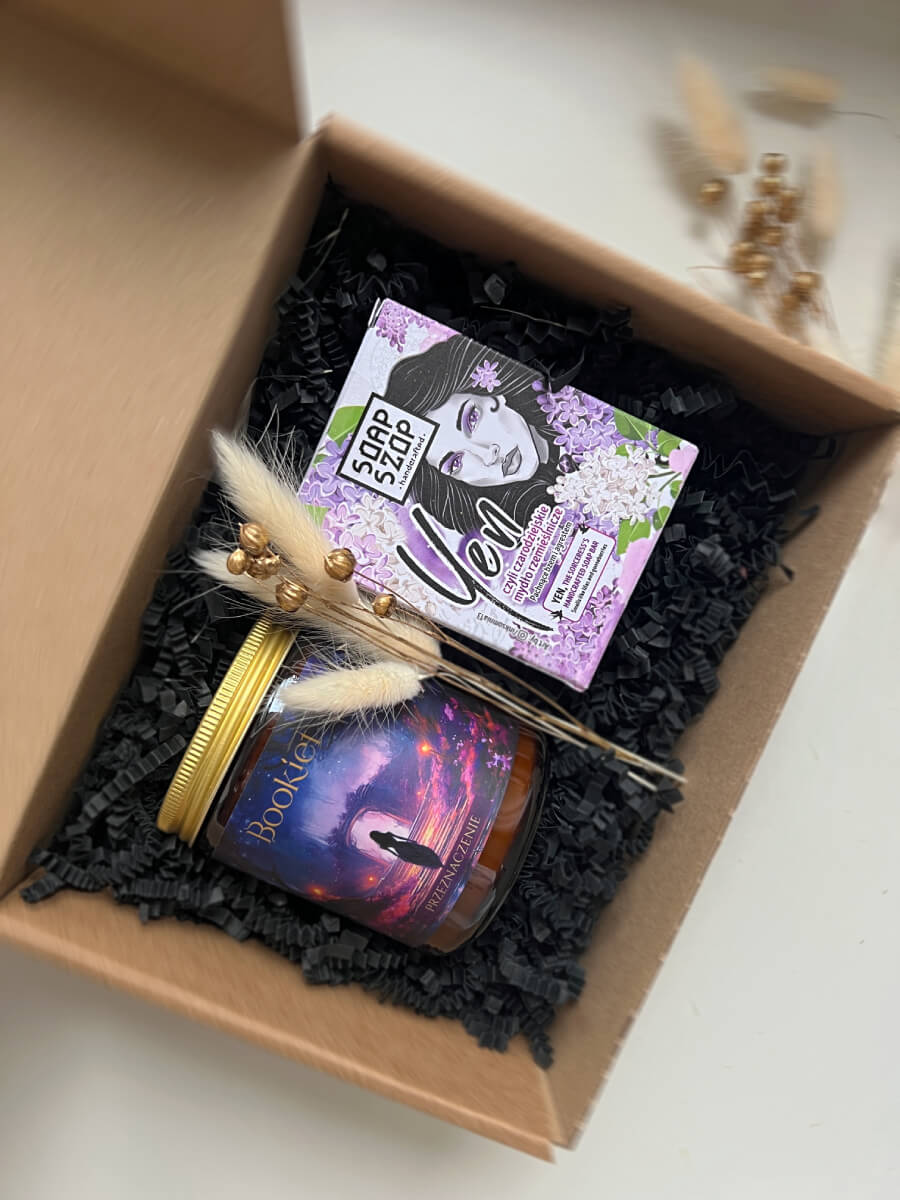 Na zdjęciu jest prezent "Bez i agrest"