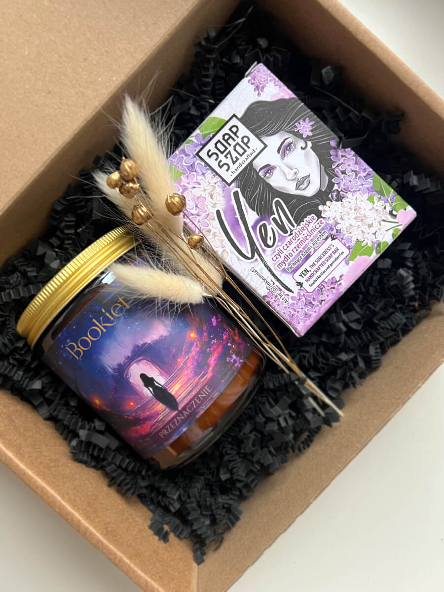 Na zdjęciu jest prezent "Bez i agrest"